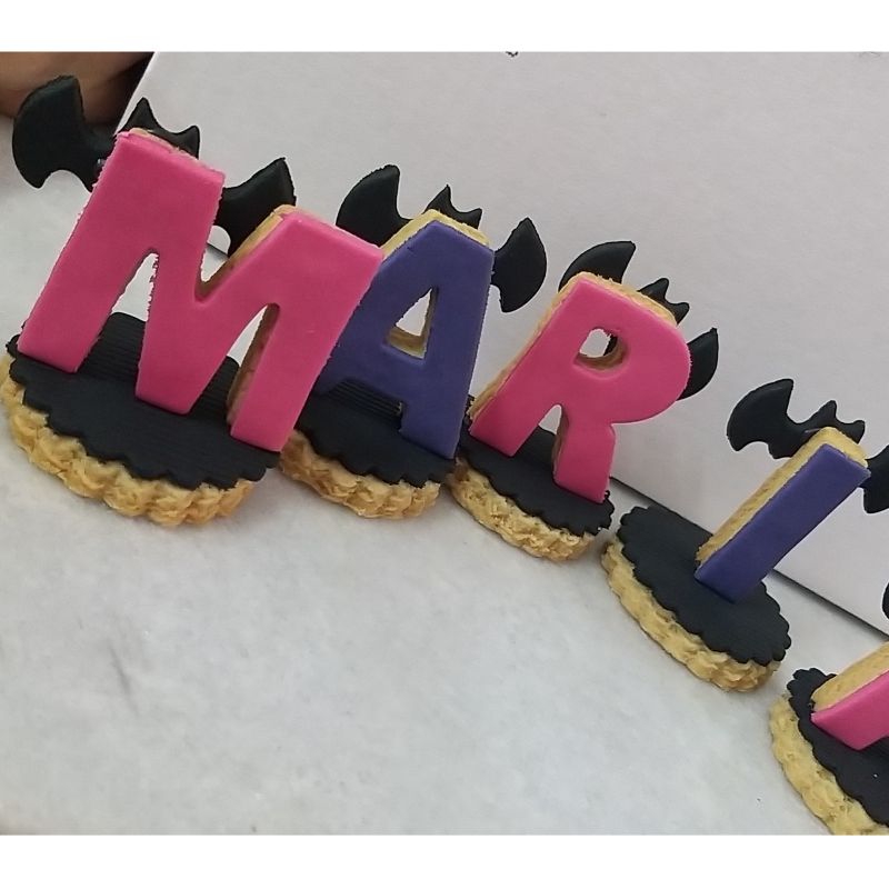 Bolacha Caseira Decorada com Pasta Americana - Letras 3D
